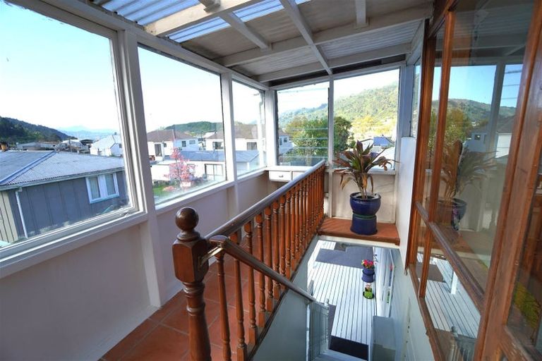 Photo of property in 6 Durham Street, Picton, 7220