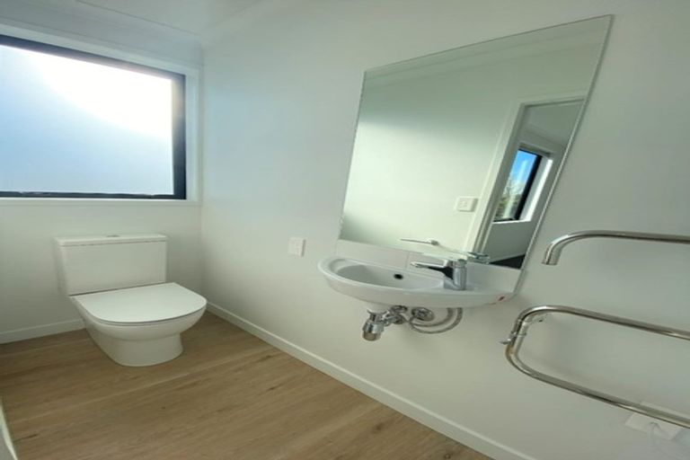 Photo of property in 4/5 Peachgrove Road, Te Atatu Peninsula, Auckland, 0610