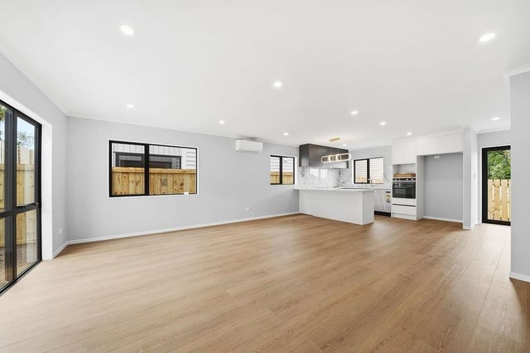 Photo of property in 9 Eastglen Road, Glen Eden, Auckland, 0602