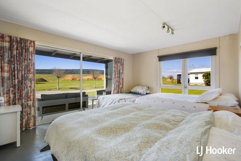 Photo of property in 28 Sandleigh Drive, Athenree, Katikati, 3177