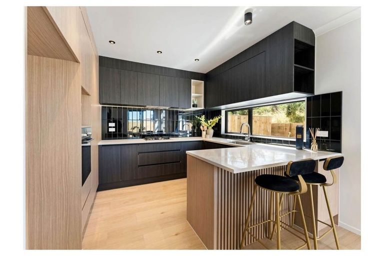 Photo of property in 11 Taipahitini Road, Rosehill, 2113