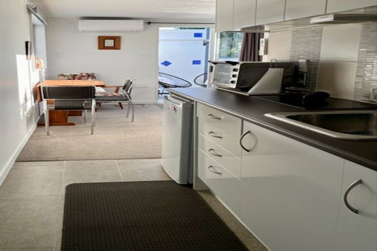 Photo of property in 112a Pacific Parade, Army Bay, Whangaparaoa, 0930