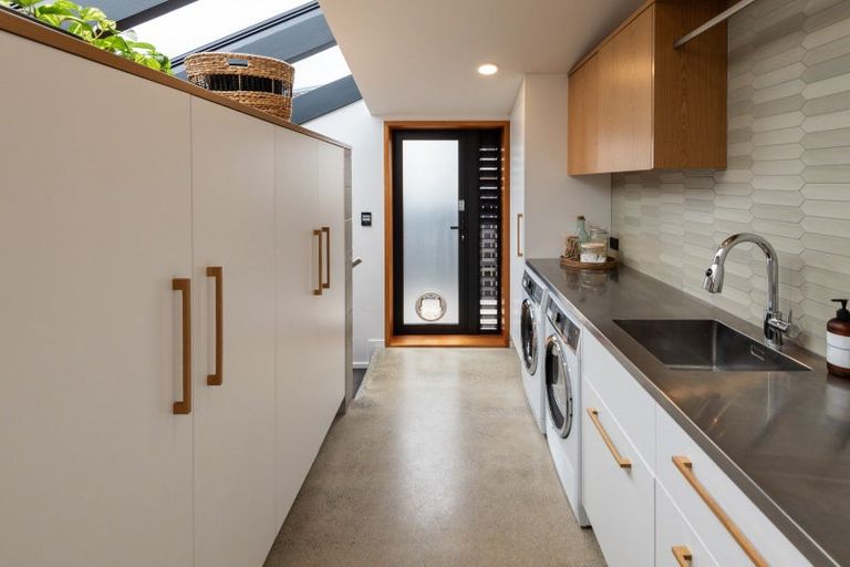 Photo of property in 60 Parkhill Road, Mellons Bay, Auckland, 2014