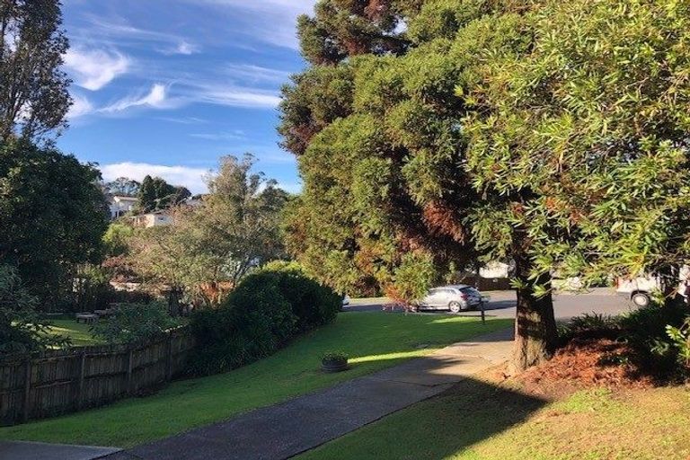Photo of property in 1/1 Bronwyn Place, Torbay, Auckland, 0630