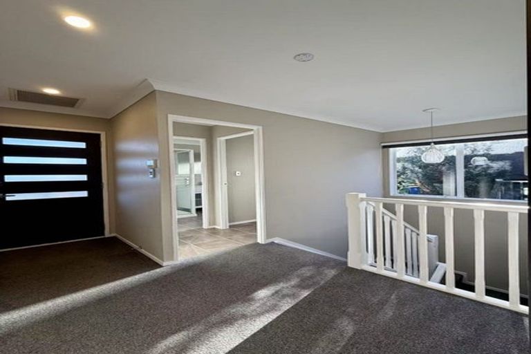 Photo of property in 13 Van Dyke Place, West Harbour, Auckland, 0618