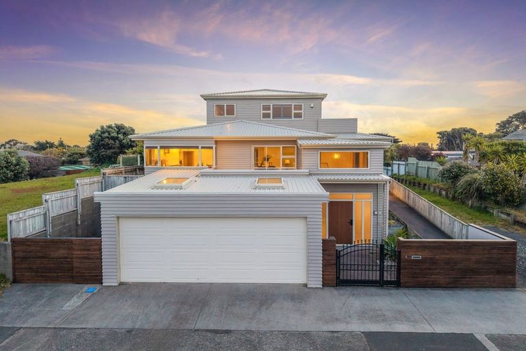 Photo of property in 6 Mahana Road, Paraparaumu Beach, Paraparaumu, 5032