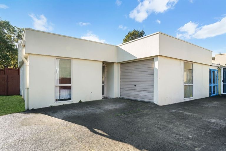 Photo of property in 1/322 West Coast Road, Glen Eden, Auckland, 0602