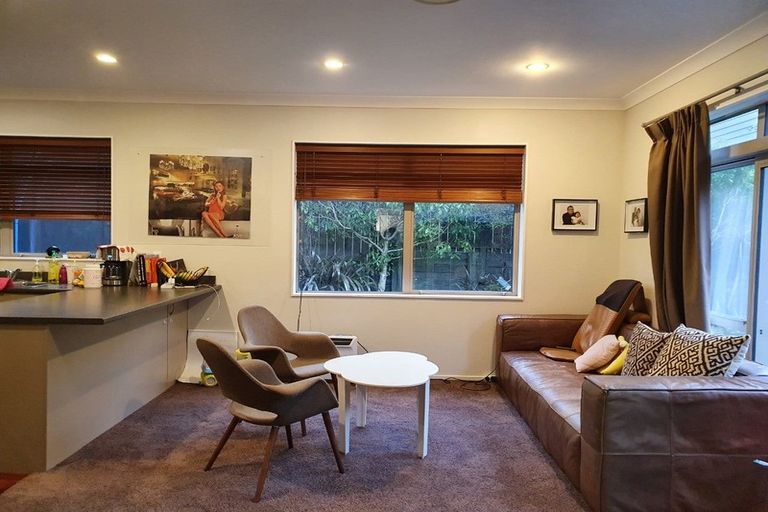 Photo of property in 12 Gifford Grove, Churton Park, Wellington, 6037