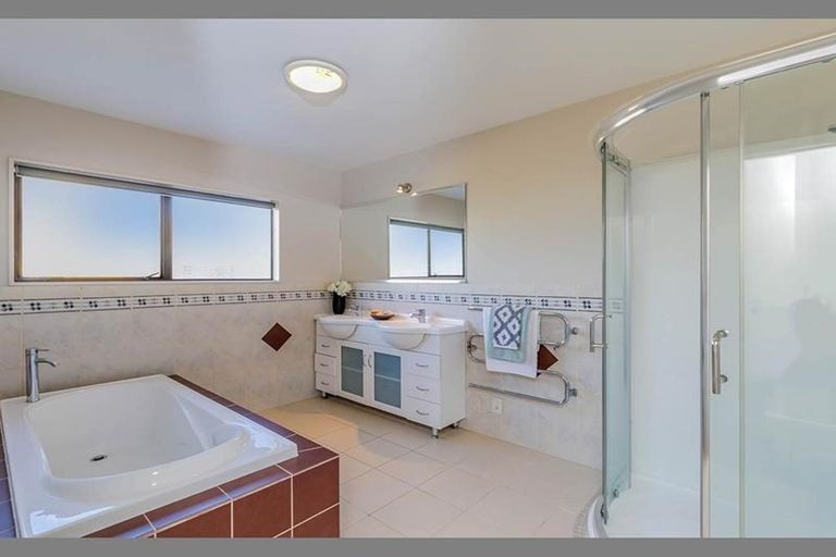 Photo of property in 3 Farr Road, West Harbour, Auckland, 0618