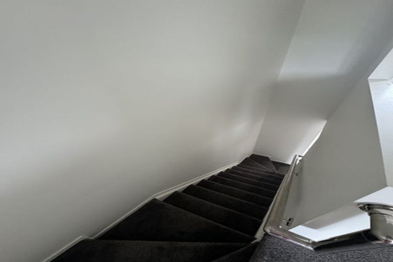 Photo of property in 10/5 Hikurangi Street, Te Atatu Peninsula, Auckland, 0610