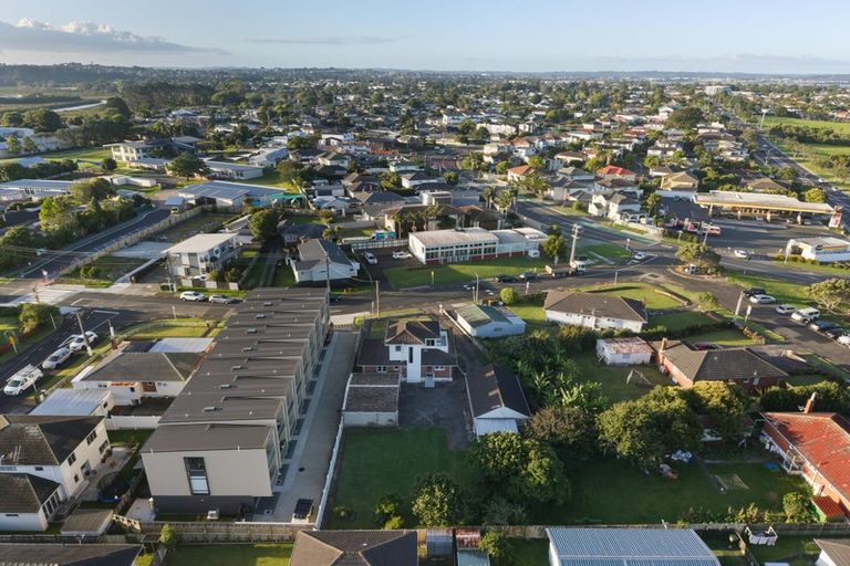 Photo of property in 2 Toru Street, Te Atatu Peninsula, Auckland, 0610