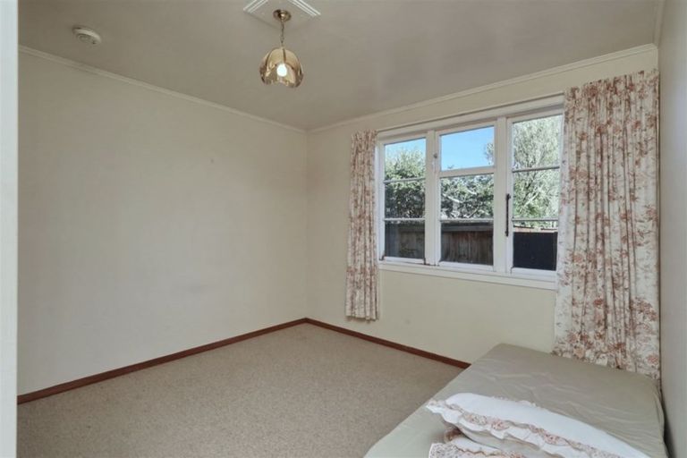 Photo of property in 2/7 Wilmot Street, Northcote, Christchurch, 8052