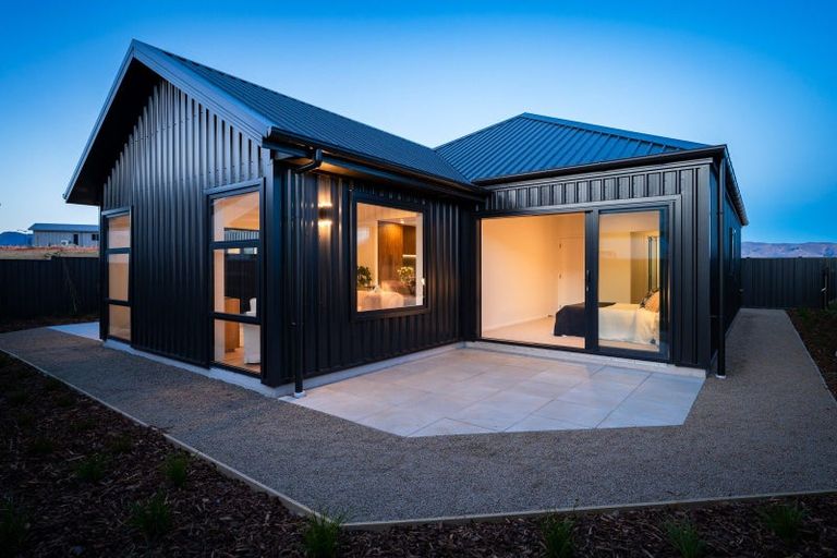 Photo of property in 6 Simpson Crescent, Wanaka, 9305