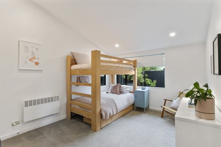 Photo of property in 25a Barron Drive, Green Bay, Auckland, 0604