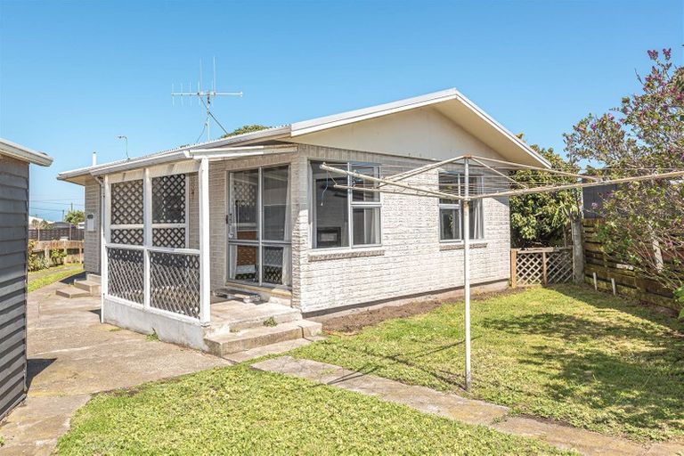 Photo of property in 112 Hinau Street, Castlecliff, Whanganui, 4501