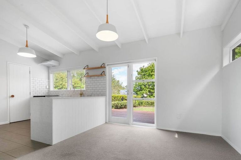 Photo of property in 46 Woodstock Road, Forrest Hill, Auckland, 0620