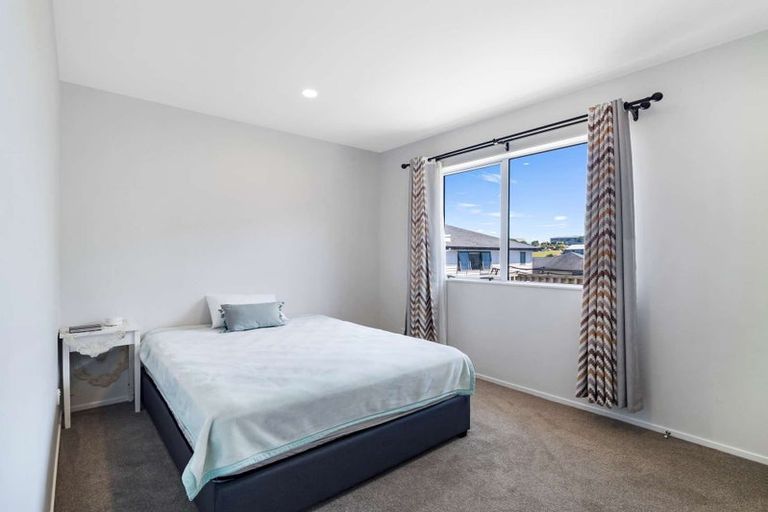 Photo of property in 6 Kahu Close, Orewa, 0931