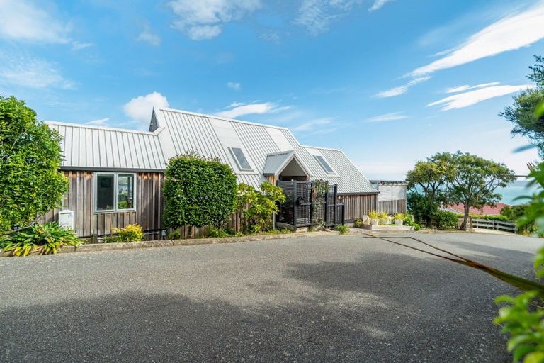 Photo of property in 1 Roys Road, Plimmerton, Porirua, 5026