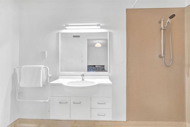 Photo of property in 101a Yaldhurst Road, Sockburn, Christchurch, 8042