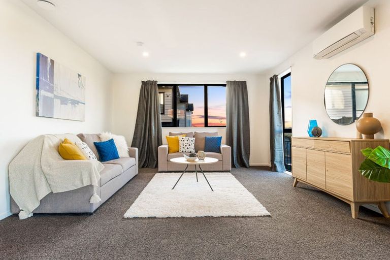 Photo of property in 16 Eric Gifford Drive, Ranui, Auckland, 0612