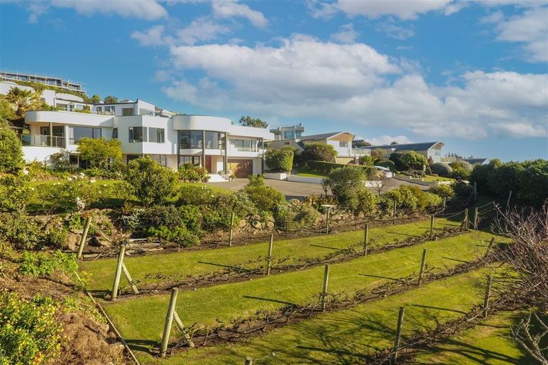 Photo of property in 139 Moncks Spur Road, Redcliffs, Christchurch, 8081