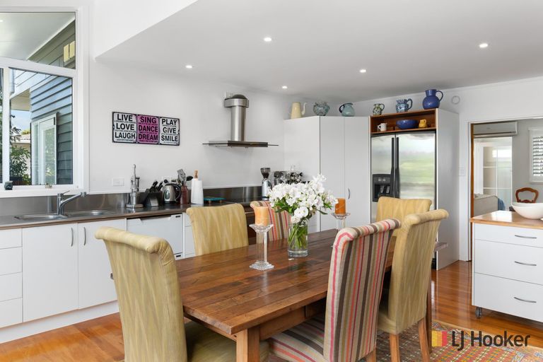 Photo of property in 1 Queen Street, Waihi Beach, 3611