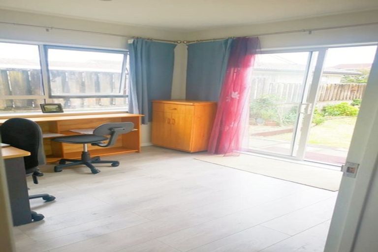 Photo of property in 9 Claresholm Place, Mangere Bridge, Auckland, 2022