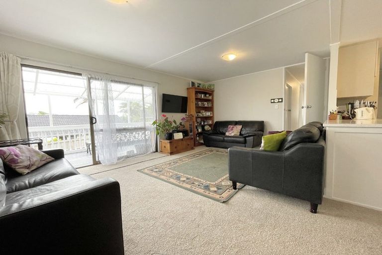 Photo of property in 1/3 Leith Way, Rothesay Bay, Auckland, 0630