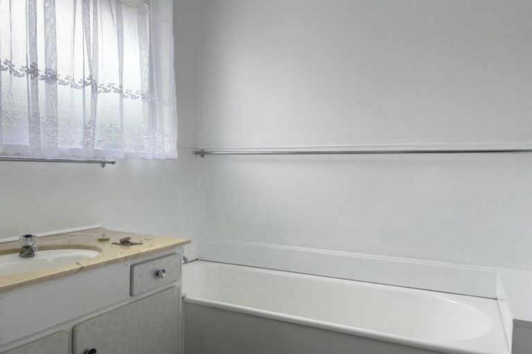 Photo of property in 94 Ferry Parade, Herald Island, Auckland, 0618