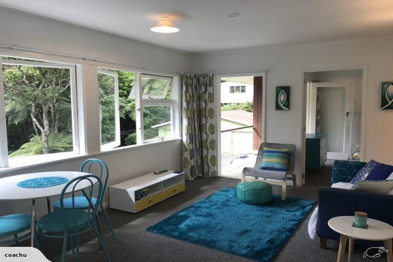 Photo of property in 8 Kaitawa Road, York Bay, Lower Hutt, 5013