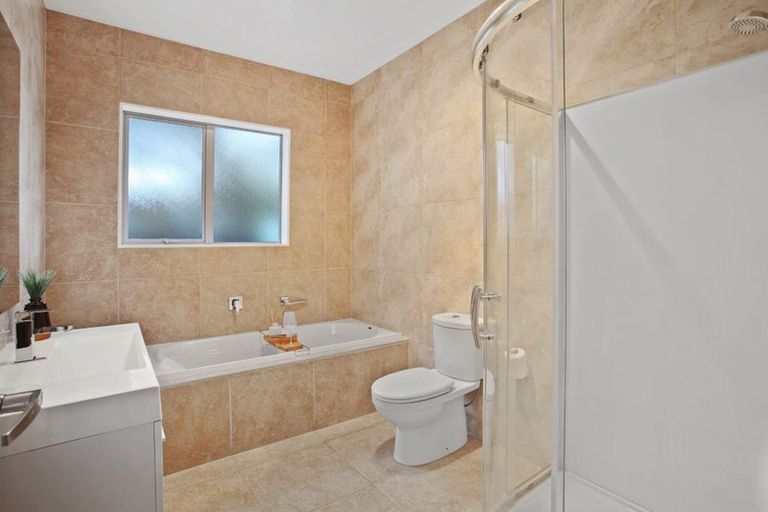 Photo of property in 108 Simpson Road, Henderson Valley, Auckland, 0614