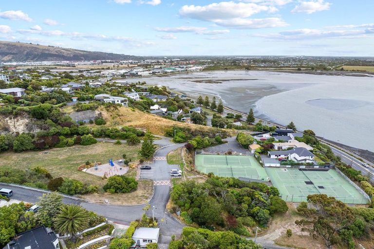 Photo of property in 7 Rangatira Terrace, Mount Pleasant, Christchurch, 8081