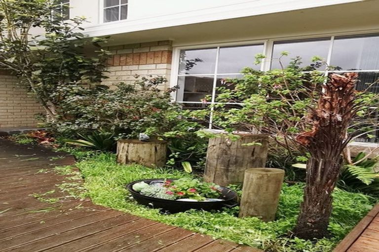 Photo of property in 1/61 Glenmore Road, Sunnyhills, Auckland, 2010