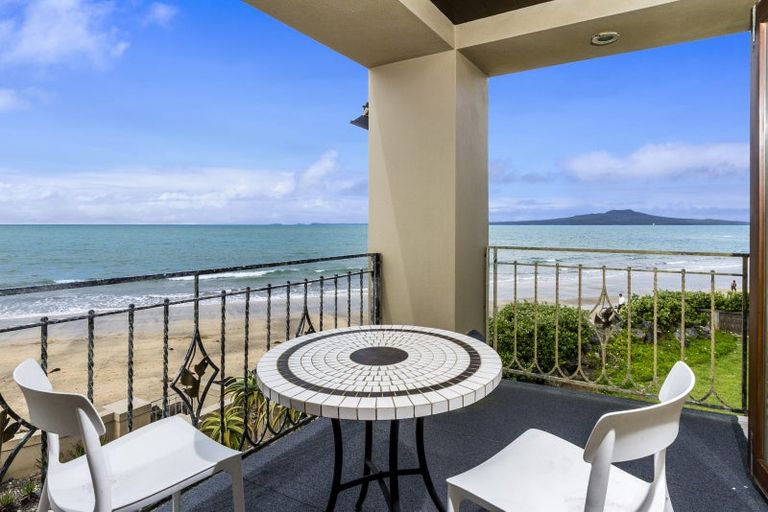 Photo of property in 3a Holiday Road, Milford, Auckland, 0620