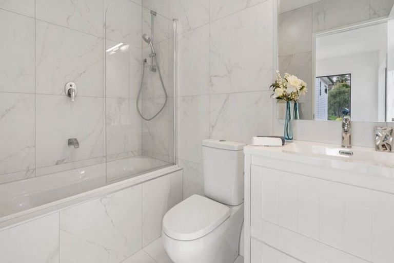 Photo of property in 68c Donovan Avenue, Massey, Auckland, 0614