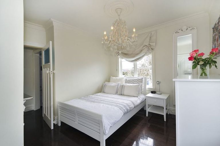 Photo of property in 18 Nikau Street, Eastbourne, Lower Hutt, 5013