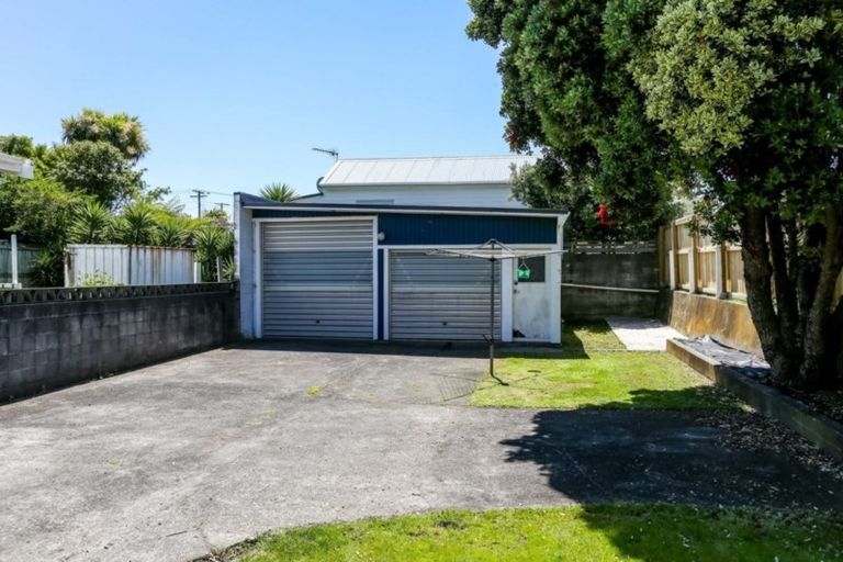 Photo of property in 10 Kingwell Street, Moturoa, New Plymouth, 4310