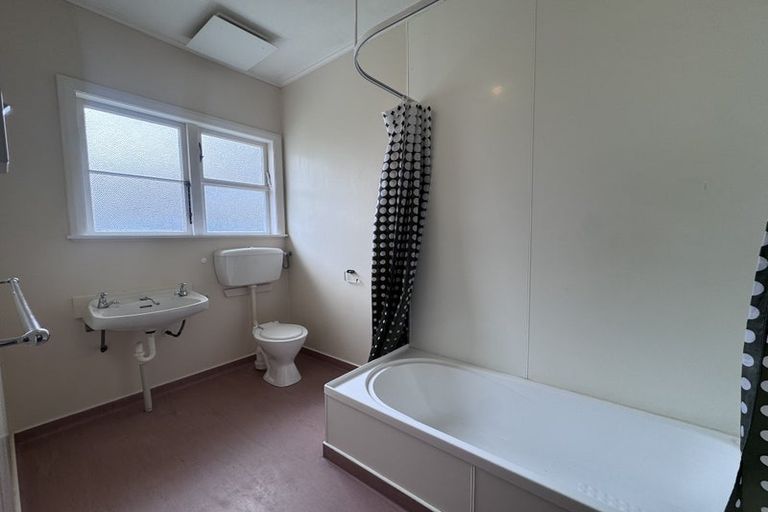 Photo of property in 2 Anderson Street, Hokowhitu, Palmerston North, 4410