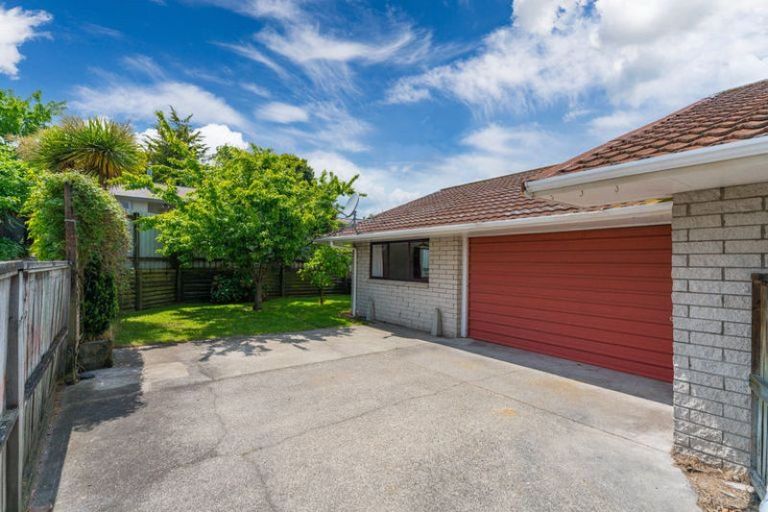 Photo of property in 8 Tamatea Road, Taupo, 3330