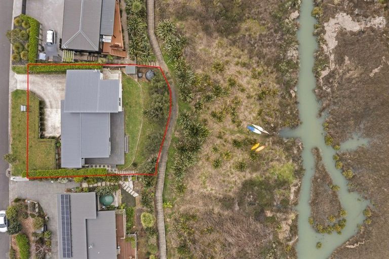 Photo of property in 19 Robertson Street, Raglan, 3225