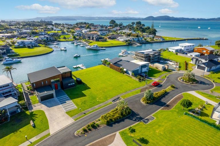 Photo of property in 17 Fred Carr Place, One Tree Point, 0118