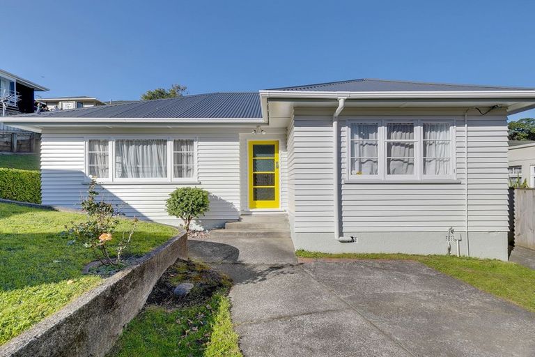 Photo of property in 9 Roy Street, Tawa, Wellington, 5028