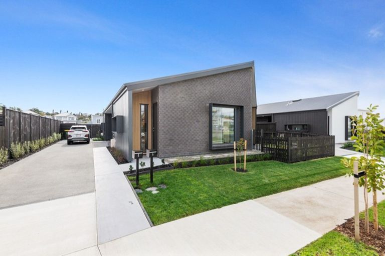 Photo of property in 6 Kuparu Lane, Red Beach, 0932