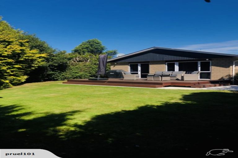 Photo of property in 6 Canberra Place, Redwood, Christchurch, 8051