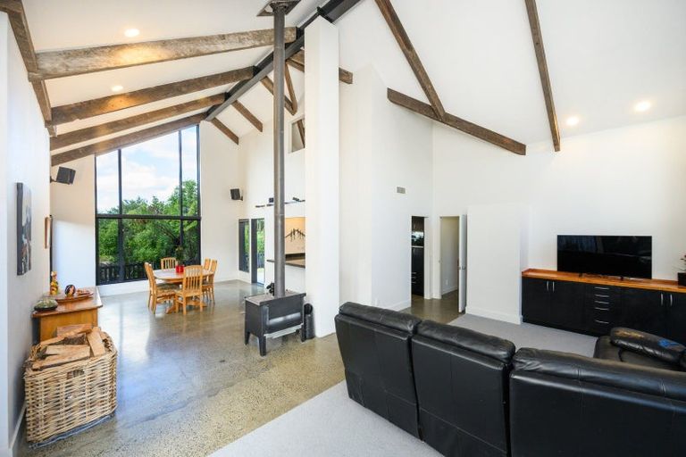 Photo of property in 151 Summerhill Drive, Fitzherbert, Palmerston North, 4410