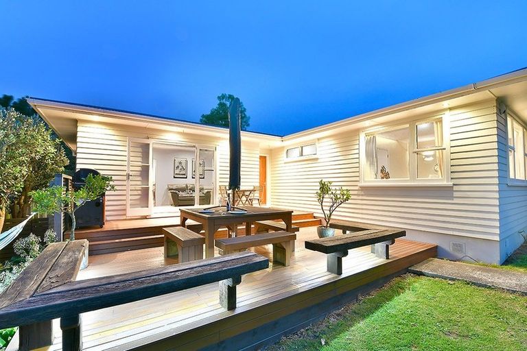 Photo of property in 1/5 September Place, Forrest Hill, Auckland, 0620