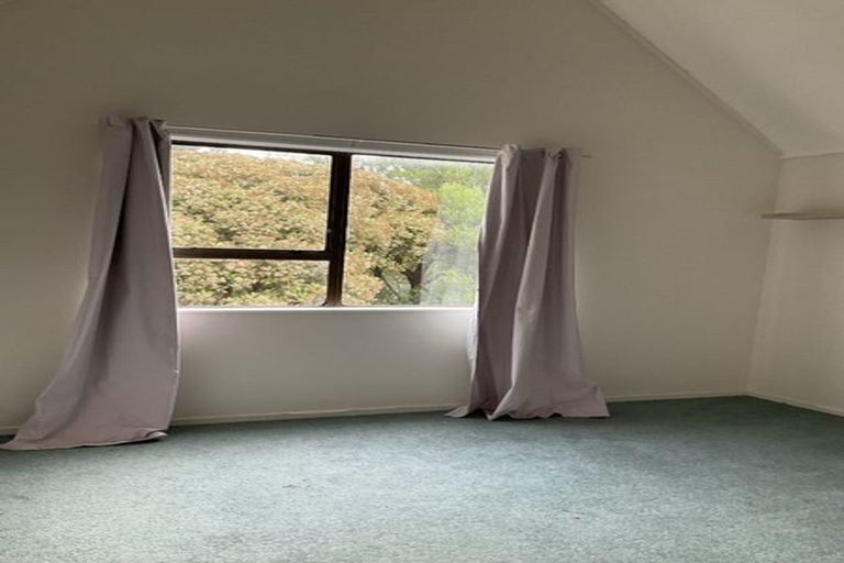 Photo of property in 14 Curacao Place, Grenada Village, Wellington, 6037