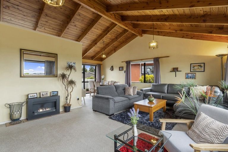 Photo of property in 1/3 Lantana Road, Green Bay, Auckland, 0604