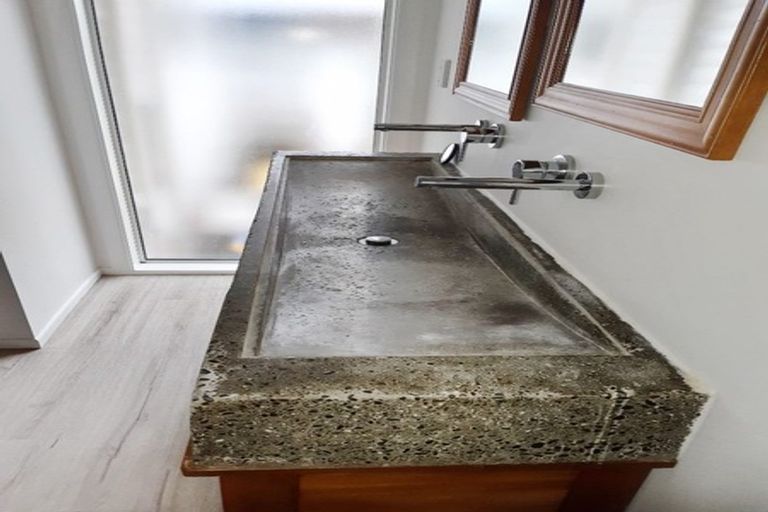 Photo of property in 110 Tiroroa Avenue, Te Atatu South, Auckland, 0610