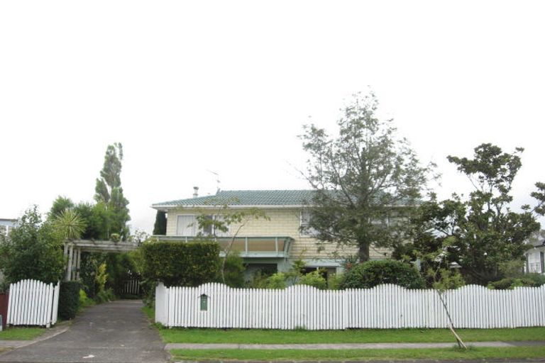 Photo of property in 4 Reelick Avenue, Pakuranga Heights, Auckland, 2010